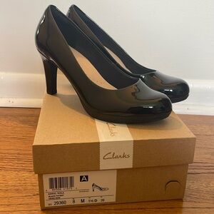 Clark’s Women’s Adriel Viola Black Patent high heel size 8 New in the Box